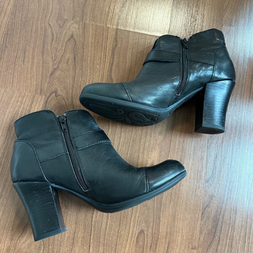 Born Black Leather Ankle Boots 8.5 Block Heel Buckle Zip Booties Classic Fall - Picture 3 of 5